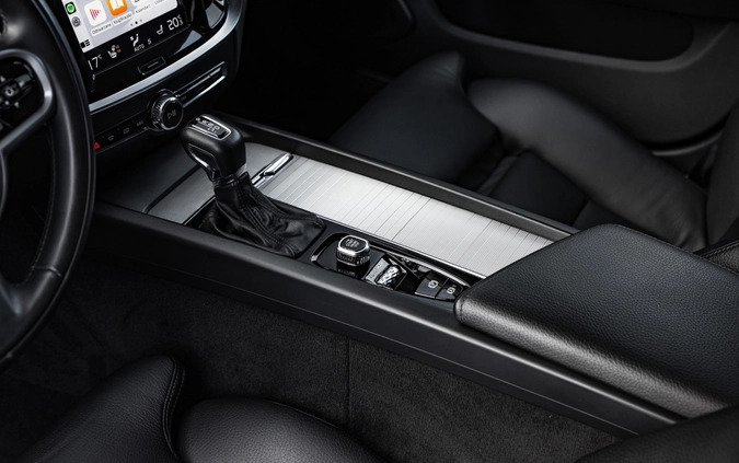 Volvo V60 cena 106900 przebieg: 162600, rok produkcji 2019 z Bobowa małe 781